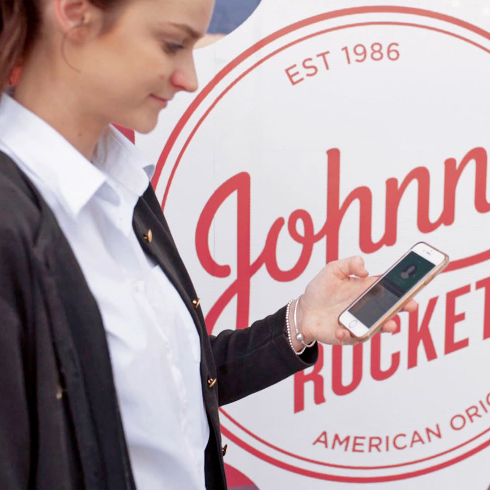 Johnny Rockets employee using Roubler app